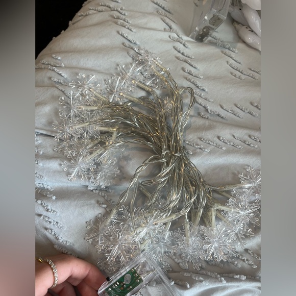 Snow flake string lights - Picture 4 of 7
